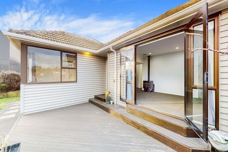 Photo of property in 14c Bracken Road, Newlands, Wellington, 6037