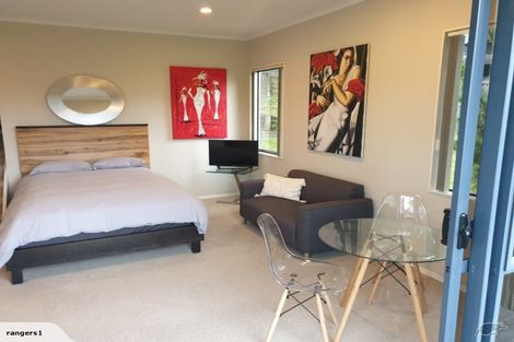 Photo of property in 89g Island Bay Road, Beach Haven, Auckland, 0626