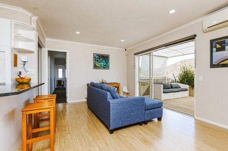 Photo of property in 24 Corta Bella Place, Golflands, Auckland, 2013