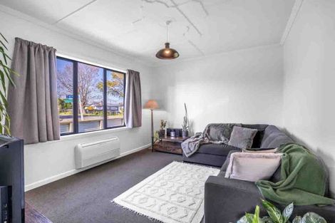 Photo of property in 2 Hillary Street, Winton, 9720