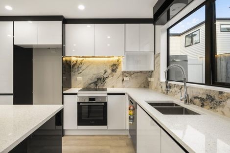 Photo of property in 38c Seymour Road, Sunnyvale, Auckland, 0612