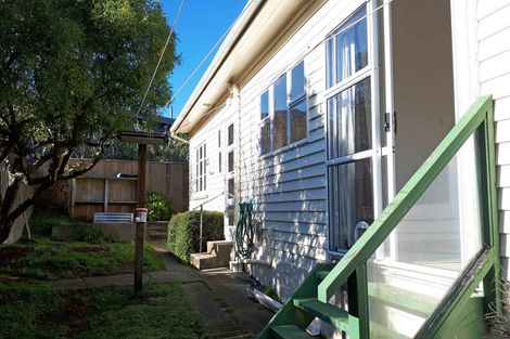 Photo of property in 11 Lucknow Terrace, Khandallah, Wellington, 6035