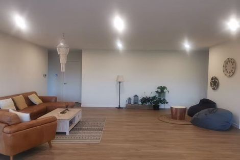 Photo of property in 9 Tikati Rise, Long Bay, Auckland, 0630