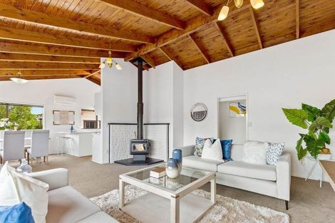 Photo of property in 116 Whangaparaoa Road, Red Beach, 0932