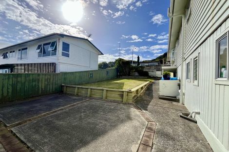 Photo of property in 1 Spicer Place, Tawa, Wellington, 5028