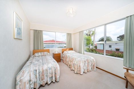 Photo of property in 12 Kapiti Place, Awapuni, Palmerston North, 4412
