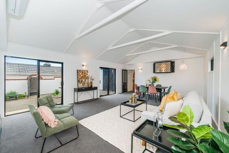 Photo of property in 10 Kakariki Grove, Waikanae, 5036