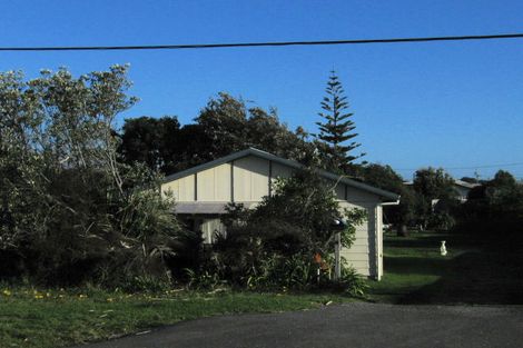 Photo of property in 8 Taiata Street, Waikanae Beach, Waikanae, 5036