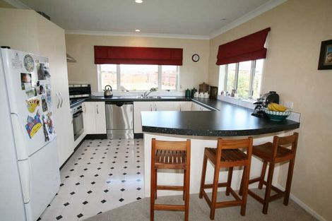 Photo of property in 5 Lourie Way, Fitzherbert, Palmerston North, 4410