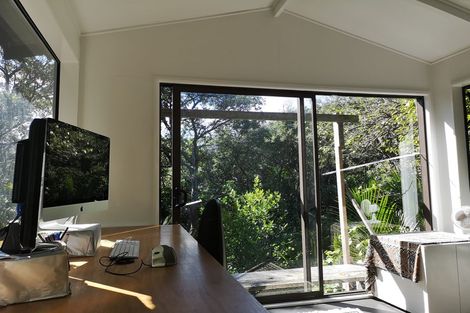 Photo of property in 23 Rayner Road, Piha, 0772