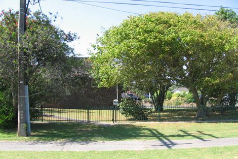 Photo of property in 785 East Coast Road, Northcross, Auckland, 0630