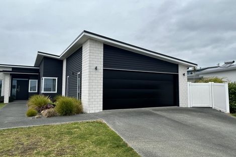 Photo of property in 10 Puroto Place, One Tree Point, 0118