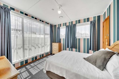 Photo of property in 24 Halsey Street, Clinton, 9534