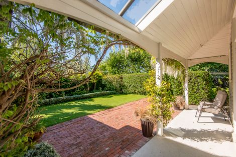 Photo of property in 93 Dyers Pass Road, Cashmere, Christchurch, 8022