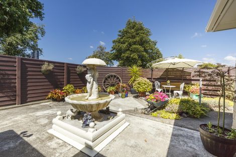 Photo of property in 10 Botanical Road, Takaro, Palmerston North, 4412