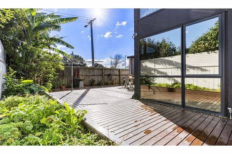 Photo of property in 2 Te Aparangi Road, Papakura, 2110