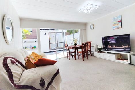 Photo of property in 8b Wai-iti Crescent, Woburn, Lower Hutt, 5010