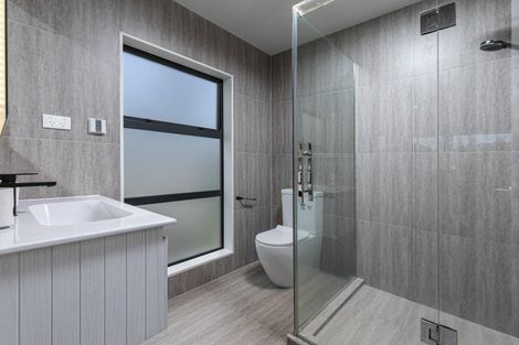 Photo of property in 8b Dallinghoe Crescent, Milford, Auckland, 0620