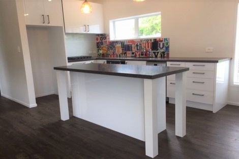 Photo of property in 8 Marina View Drive, West Harbour, Auckland, 0618