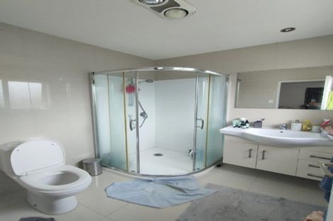 Photo of property in 6b Gossamer Drive, Pakuranga Heights, Auckland, 2010