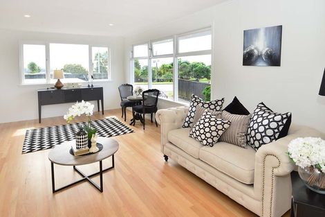 Photo of property in 1/694 East Coast Road, Pinehill, Auckland, 0632