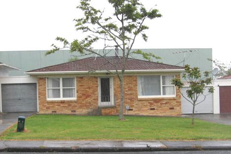 Photo of property in 2/50 Cheval Drive, Totara Vale, Auckland, 0629