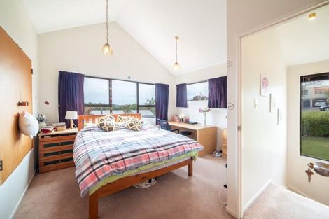 Photo of property in 1/386 Glenfield Road, Glenfield, Auckland, 0629