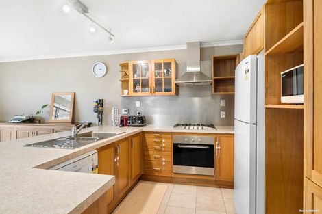 Photo of property in 2 Harding Avenue, Te Atatu South, Auckland, 0610