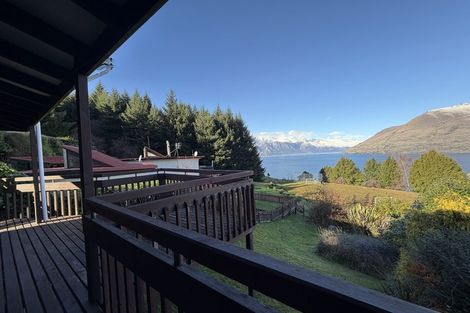 Photo of property in 15b Cameron Place, Fernhill, Queenstown, 9300