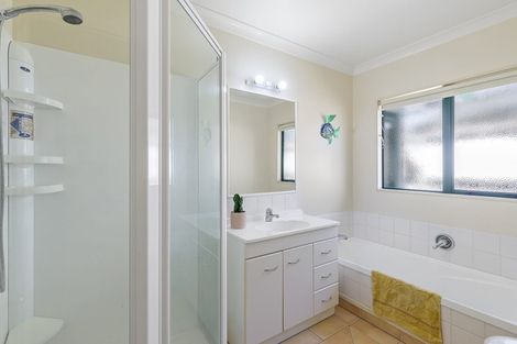 Photo of property in 2 Millennium Hill, Paraparaumu, 5032