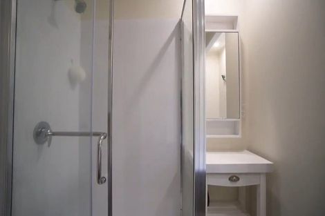 Photo of property in 2/36 Greenvalley Rise, Glenfield, Auckland, 0629