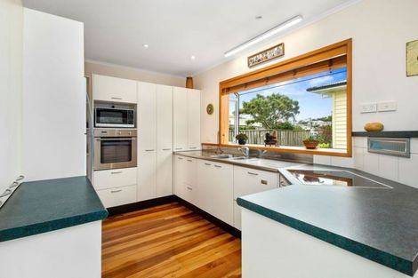 Photo of property in 42 Turville Crescent, Newlands, Wellington, 6037