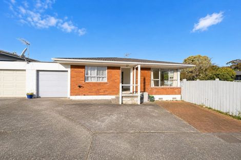 Photo of property in 1/10 Ballater Place, Highland Park, Auckland, 2010
