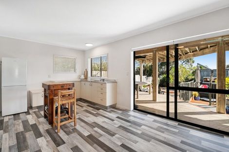 Photo of property in 1418 Whangaparaoa Road, Army Bay, Whangaparaoa, 0930