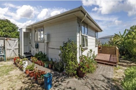 Photo of property in 1/412 East Coast Road, Sunnynook, Auckland, 0630