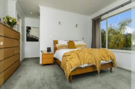 Photo of property in 2 Oscar Road, Greenhithe, Auckland, 0632