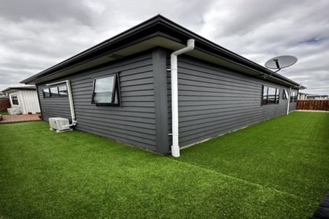 Photo of property in 26 Koroheke Road, Takanini, 2110