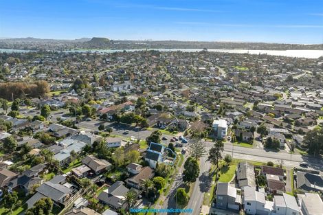 Photo of property in 1 Cascades Road, Pakuranga Heights, Auckland, 2010