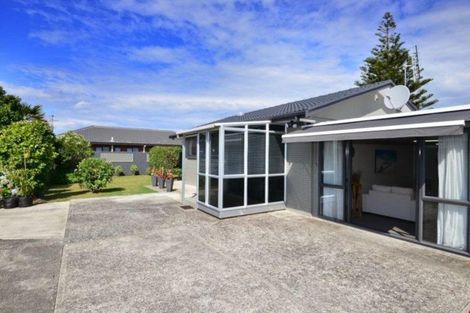 Photo of property in 2/127 Centreway Road, Orewa, 0931