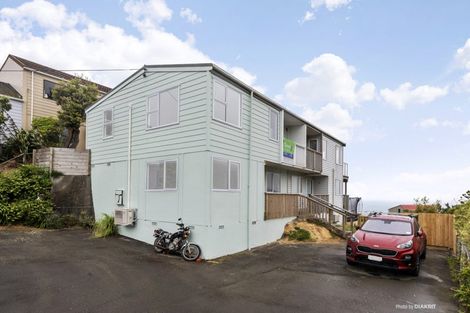 Photo of property in 3/6 Robertson Street, Owhiro Bay, Wellington, 6023
