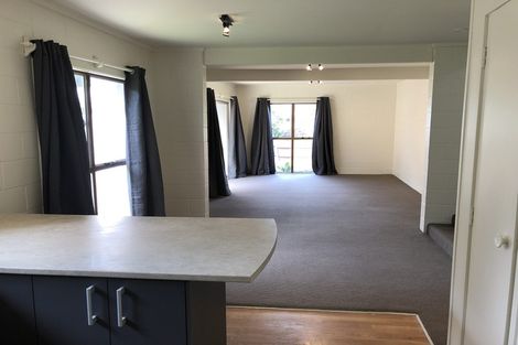 Photo of property in 14 Teviot Place, Totara Vale, Auckland, 0629