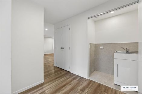 Photo of property in 2/5g Newelm Lane, Flat Bush, Auckland, 2019