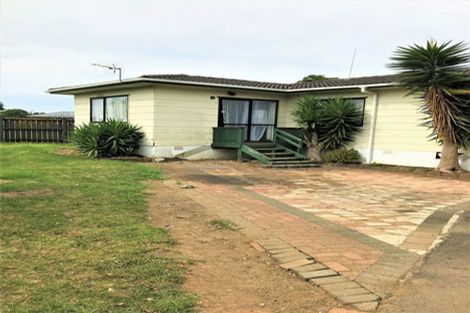 Photo of property in 4 Dungarvon Place, Clendon Park, Auckland, 2103