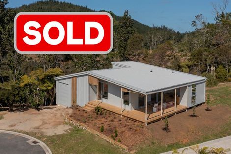 Photo of property in 33 North Ridge Drive, Pauanui, 3579