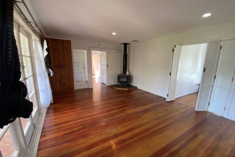 Photo of property in 10 Ribblesdale Road, Henderson, Auckland, 0612