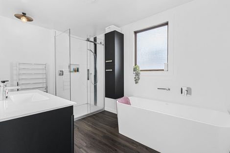 Photo of property in 8 Newbury Place, Waitara, 4320