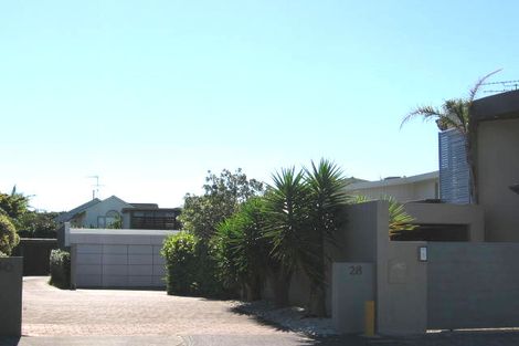Photo of property in 28 Tiri Road, Milford, Auckland, 0620