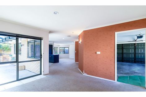Photo of property in 4 Cloghan Close, Massey, Auckland, 0614