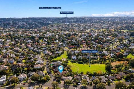 Photo of property in 1 Crestview Place, Browns Bay, Auckland, 0630