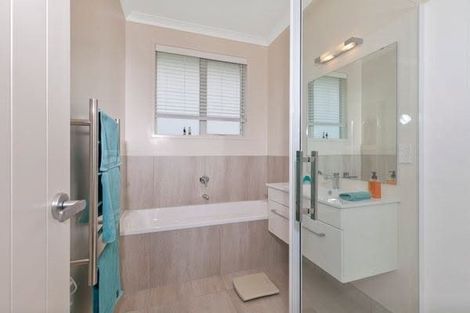 Photo of property in 5 Laly Haddon Place, Matakana, Warkworth, 0985